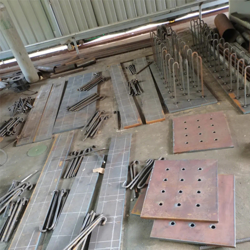 有哪些其他因素会影响陇南预埋件位置的确定？